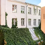 Апартаменты Spacious Luxury Old Town Flat *
