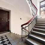 Spacious Luxury Old Town Flat Апартаменты *