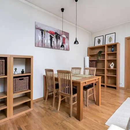 Spacious Luxury Old Town Flat Апартаменты *