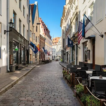 Spacious Luxury Old Town Flat Lägenhet